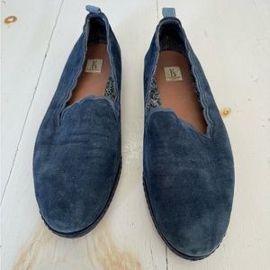 Ellen Degeneres Blue suede flats